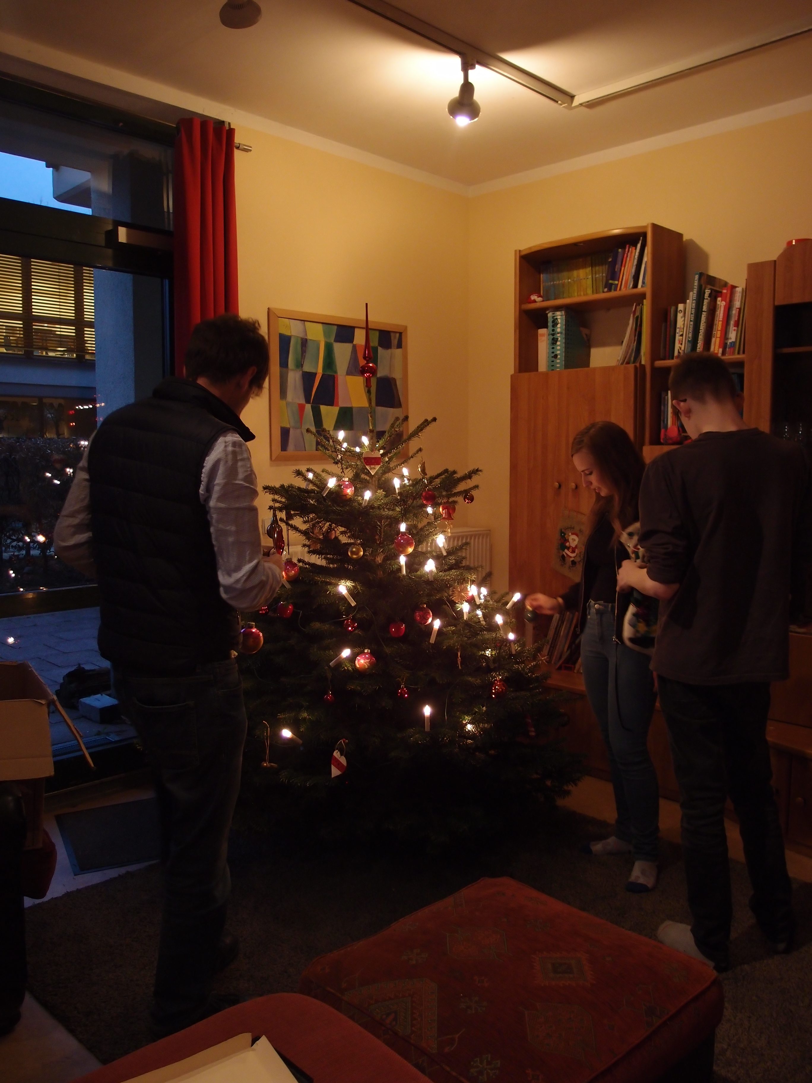 Weihnachtsbaum schmücken