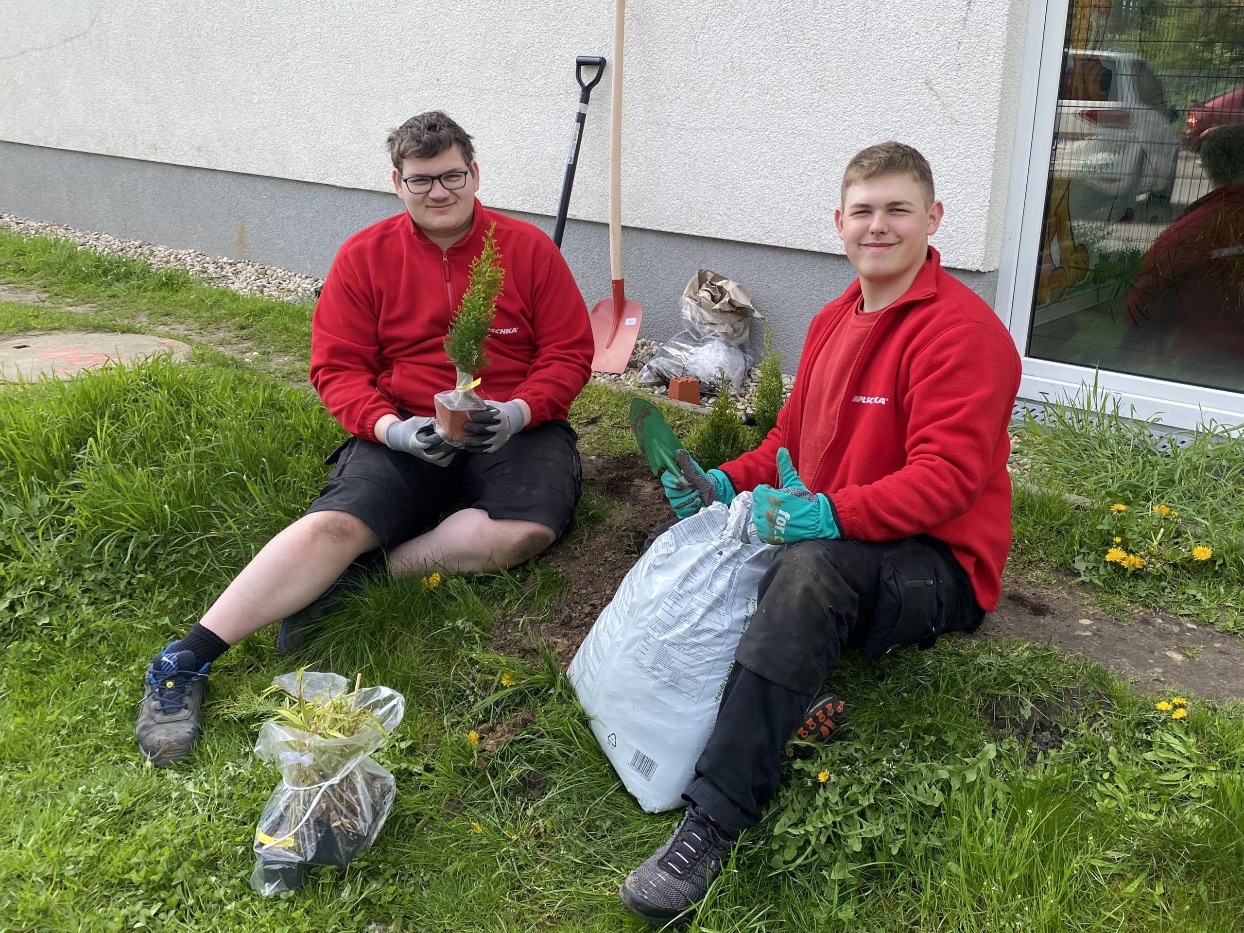 703487D7-47F5-45DB-B40E-E9427E80BFF5